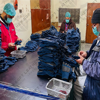 Stitching unit worker 3
